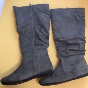 Suede boots
